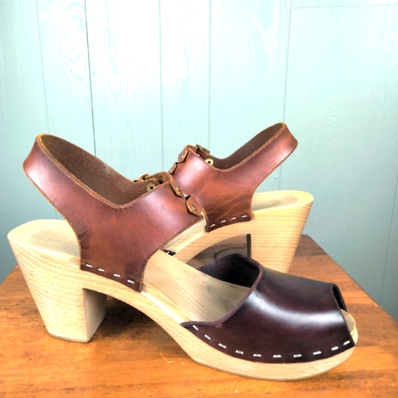 Bean An Ti Shoes - Bean An Ti Brand:: Fiona Open Toe Clogs in dual shades of brown